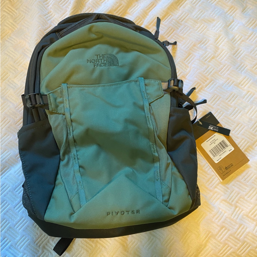 The north face pivoter backpack